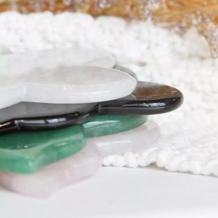 Miks on Jade Roller Gua Sha komplektid muutunud kõigi jaoks hädavajalikuks nahahoolduseks?